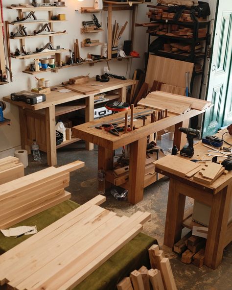 @ateliermateus #marcenaria #woodworking #joinery #finefurniture #furnituredesign #workbench #workshop #lisboa Woodshop Design, Crafting Workshop, Small Woodworking Shop, Jewelry Bench, Studio Workspace, Wooden Workshops, Wood Workshop, Design Studio Workspace, Workshop Studio