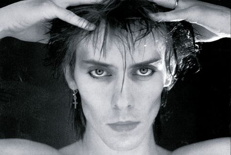 Peter Murphy looking sexy ❤ Bauhaus Band, Peter Murphy, 80s Goth, Goth Bands, Goth Music, Goth Subculture, Gothic Rock, Punk Goth, Music Icon