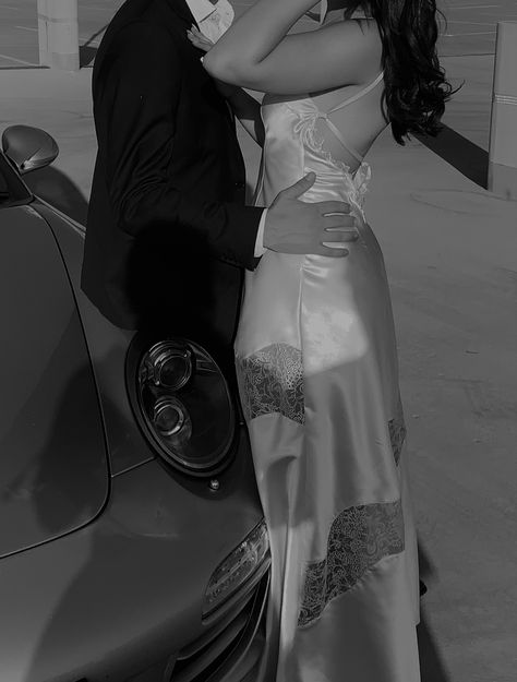 Porsche Couple Goals, Porsche Couple, Wedding Porsche, Porsche Wedding, Sally Mcqueen, Couple Car Poses, Mum Aesthetic, Car Themed Wedding, Porsche Mom