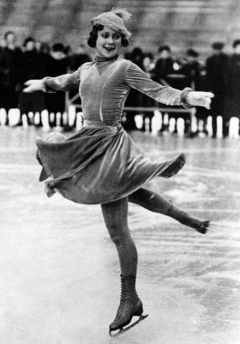 Skate Guard: A Century Of Figure Skating Fashion, Part Two (1890-1920) Outdoor Ice Skating, Vintage Ice Skating, Vintage Skate, Ice Skating Outfit, Ice Skating Rink, Skating Rink, Ice Skaters, Ice Rink, Skating Outfits