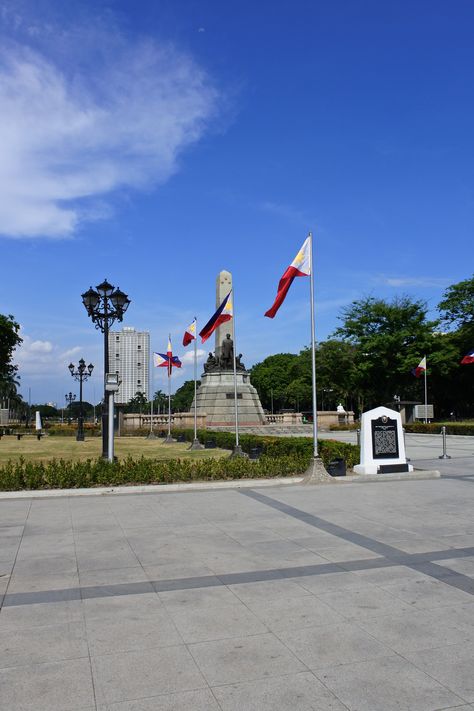 Rizal Park in the heart of Manila. Intramuros Aesthetic, Manila Philippines Aesthetic, Manila Aesthetic, Philippine Photography, Philippine Travel, Rizal Park, Hospital Admit, Philippines Manila, Birds Movie