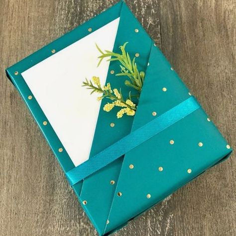 Joululahjat Diy, Christmas Gift Wrapping Diy, Cute Gift Wrapping Ideas, Pretty Gift Wrapping Ideas, Gift Wrapping Tutorial, Christmas Gift Wrapping Ideas, Creative Wrapping, Tapeta Harry Potter, Gift Wrapping Techniques