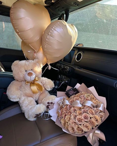 Valentines Day Bears, Luxury Birthday Gifts, Luxury Flower Bouquets, Cute Birthday Ideas, Luxury Birthday, Flower Gift Ideas, Cute Couple Gifts, Flowers Bouquet Gift, Romantic Gestures