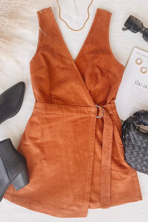 Corduroy Fashion, Thrift Style, Skort Romper, Outfit Inso, Ireland Trip, Upcycle Ideas, Wrap Skort, 70s Outfits, Leather Outerwear