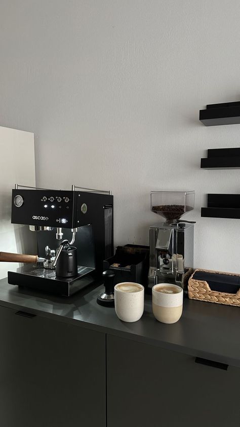 Coffee Mornings, Home Coffee Bar, Coffee Bar Home, Appartement Design, Coffee Corner, Apartment Decor Inspiration, Dream Apartment, Coffee Station, Apartment Inspiration