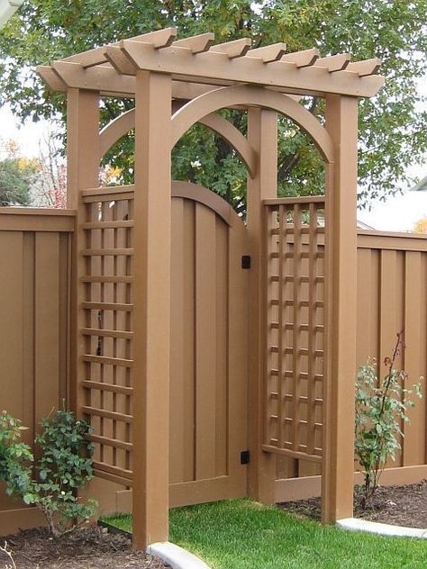 Entrance Trellis, Gated Arbor, Pergola Gate, Privacy Fence Decorations, Garden Entrances, Cheap Privacy Fence, Homestead Tips, Privacy Fence Landscaping, Tor Design