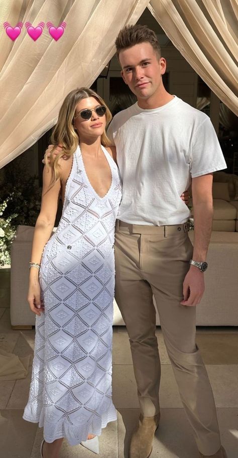 Modern Bridal Shower Outfit, Sofia Richie Style Wedding, Sofia Richie White Outfit, Sofia Richie Wedding Looks, Sofia Richie White Dress, Sofia Richie Elegant, Bridal Beach Outfit, Bridal Shower Dress For Bride Summer, Elegant Bridal Shower Dress