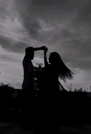 Dancing in Black 🖤 frame # Black 🖤 Lovers status # Cute couple ... [Video] | Cute love couple images, Dancing couple silhouette, Cool pictures of nature Couple Dance Black And White, Sea Aesthetic Couple, Cute Dancing Couples, Love Wallpaper Video, Love Asethic Videos, Slow Dance Couple Aesthetic Videos, Cute Couple Reels, Love Images Couples, Couple Dancing Aesthetic Video