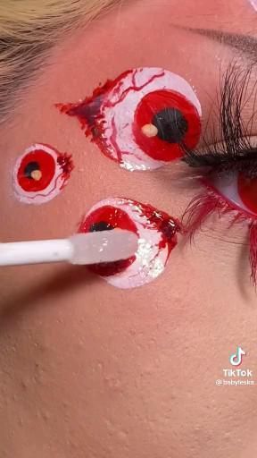 Evil Eye Makeup Halloween, Popstar Outfits Ideas Men, Simple Rinestine Makeup, Creative Face Makeup Art, Cool Halloween Makeup Creative, Creative Makeup Ideas Art Inspiration, Makeup Halloween Ideas Creative, Makeup Ideas Crazy, Crazy Makeup Art