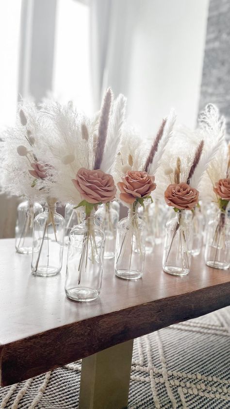 Pampas Outlet 𝐻𝒾 𝐼’𝓂 𝐼𝓇𝑒𝓃𝑒 || Pampas & dried flowers on Instagram: “Beautiful wedding centerpieces 🤎🤎 . . . . . . . #weddingcenterpieces #centerpieces #bohocenterpiece #bohostyle #bohodecor #bohochicwedding…” Pampas Grass And Palm Leaves Centerpiece, Pampas Baby Shower Centerpiece, Boho Chic Centerpieces, Diy Boho Centerpieces, Boho Centerpieces Birthday, Boho Centerpieces Baby, Boho Wedding Centerpieces Diy, Boho Baby Shower Centerpieces, Boho Centerpieces