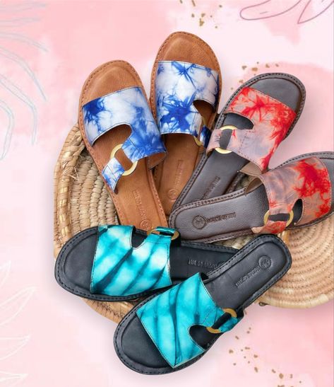 Handmade Footwear For Ladies, Female Slippers Design, Handmade Slippers For Ladies, Palm Slippers, African Fabric Accessories, Casual Leather Sandals, Elegant Shoes Heels, Leather Slippers For Men, Ladies Slippers