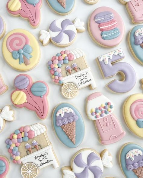 Leah Durso on Instagram: "Braelyn’s sweet celebration 🍭🍬🍦 Any theme that has to do with candy or ice cream is always my favorite 🤩" Ice Cream Cookies Decorated, Candy Cookies Decorated, Decorated Cookies Ideas, Macaron Ice Cream, Tea Party Cookies, Fondant Creations, Vintage Oven, Custom Sugar Cookies, Amazing Cookies