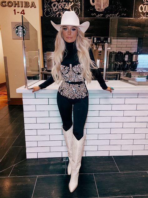 Taylor Rousseau, Nashville Style Outfits, Nfr Outfits, Country Chic Outfits, Nfr Fashion, Cowgirl Style Outfits, Looks Country, Cute Country Outfits, About Last Night