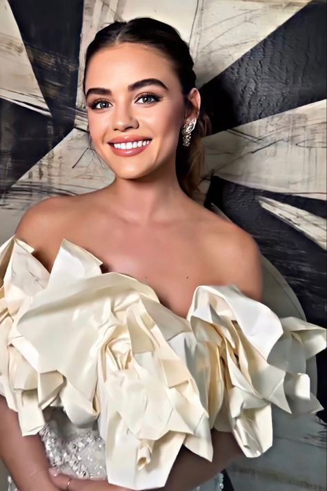 Lucy Hale Makeup, Lucy Hale Hair, Lucy Hale Style, Dream Makeup, Soft Gamine, Radiate Confidence, Bridal Makeup Looks, Bad Idea, Lucy Hale