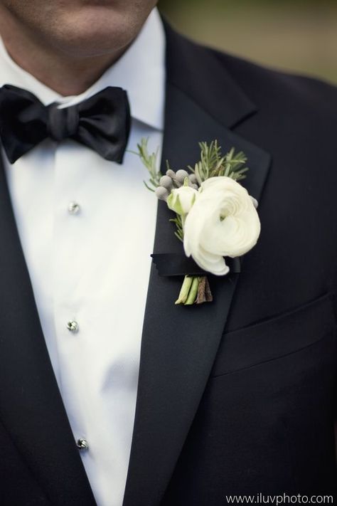 Ranunculas Ranunculus Boutonniere, White Ranunculus, Corsage And Boutonniere, Boda Mexicana, Winter Wedding Flowers, Groom Boutonniere, Boutonniere Wedding, White Bouquet, Chicago Wedding