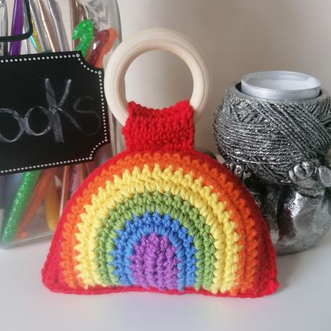 Crochet Rainbow Rattle, Rainbow Amigurumi, Teether Pattern, Rainbow Accessories, Crochet Baby Gifts, Doll Clothes Patterns Free, Crochet Baby Toys, Teething Ring, Rainbow Crochet