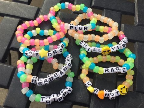 Rave Beads, Bracelet Names, Kandi Bracelets Rave, Rave Kandi Ideas, Rave Candy, Kandi Singles, Bracelets Kandi, Candy Bracelets, Rave Bracelets