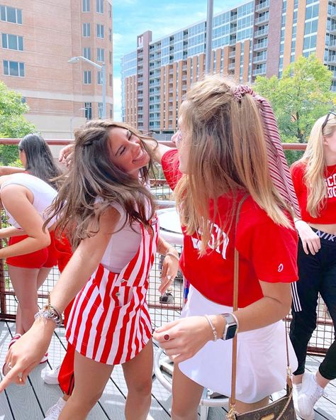 Uw Madison Game Day Outfits, Madison Outfits, Gameday Aesthetic, Neon Inspiration, Trendy College Outfits, Bestie Pictures, College Football Outfits, Tailgate Outfits, Gameday Fits