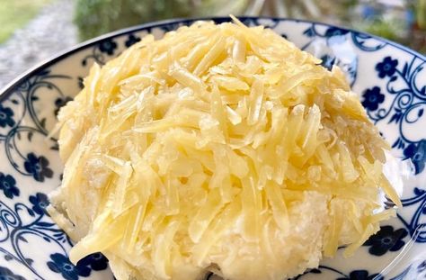 Goldilocks Inspired Cheesy Ensaymada Recipe And History Pakbet Recipe, Chicken Asado Recipe, Ensaymada Recipe, Easy Pastry Recipes, Dessert Toppings, Food History, Filipino Recipes, Pastry Recipes, Lunch Recipes