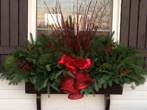 20-easy-holiday-window-box-ideas15 Wreaths Ribbon, Christmas Window Boxes, Winter Window Boxes, Lighted Garland, Christmas Planter, Outdoor Christmas Planters, Christmas Urns, Window Box Flowers, Christmas Planters