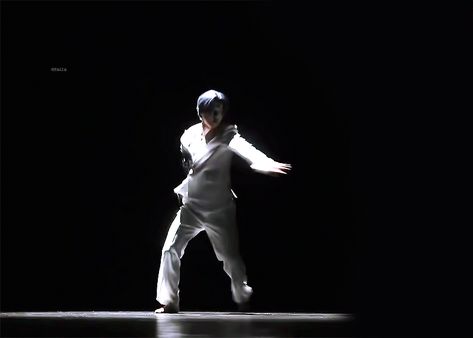 https://blog.kakaocdn.net/dn/cmRxii/btqL6I0XaJH/TdfxcA3YQvEPvybd0v5FV0/img.gif Black Swan Gif, Jimin Dance, Gif Jimin, Dance Gifs, Scene Gif, Jimin Gifs, Jimin Gif, Park Jimin Bts Wallpaper, Bangtan Bomb