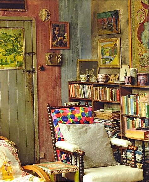 Charleston Farmhouse, Charleston House, Lots Of Books, Vintage Reading, Vanessa Bell, Bloomsbury Group, Charleston Homes, Virginia Woolf, Book Nook