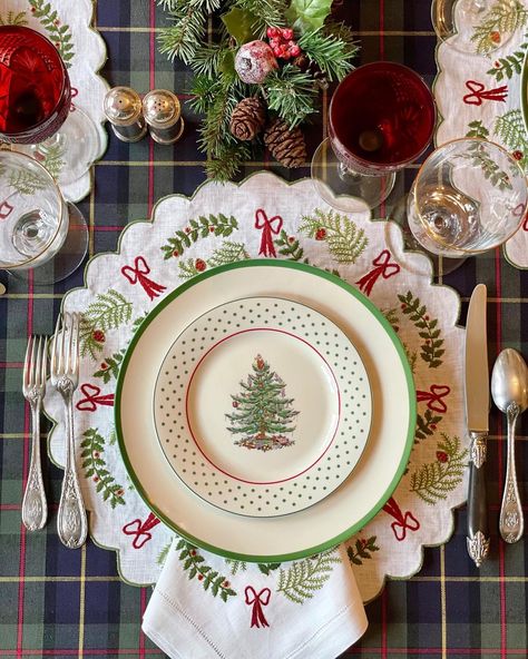 Deborah - Addicted to china on Instagram: “My first Christmas table of the season, and it’s only fitting that it features the iconic Christmas Tree and Polka Dot Christmas Tree…” Polka Dot Christmas Tree, Dot Christmas Tree, Polka Dot Christmas, Iconic Christmas, Holiday Platters, Holiday China, Christmas Trimmings, Glam Pad, Last Holiday