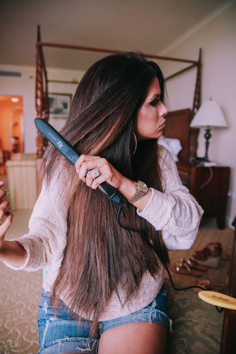 Straighten Hair With Volume, Straight Hair With Volume, Big Voluminous Hair, Hair With Volume, Hair With Curls, Sleek Straight Hair, Straighten Hair, Teasing Comb, Unruly Hair