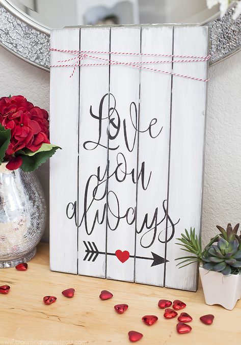 DIY Valentine Sign Rustic Valentine Decor, Farmhouse Valentine Decor, Saint Valentin Diy, Valentines Bricolage, Rustic Valentine, Board Painting, Valentines Crafts, Diy Valentines Decorations, Valentines Sign