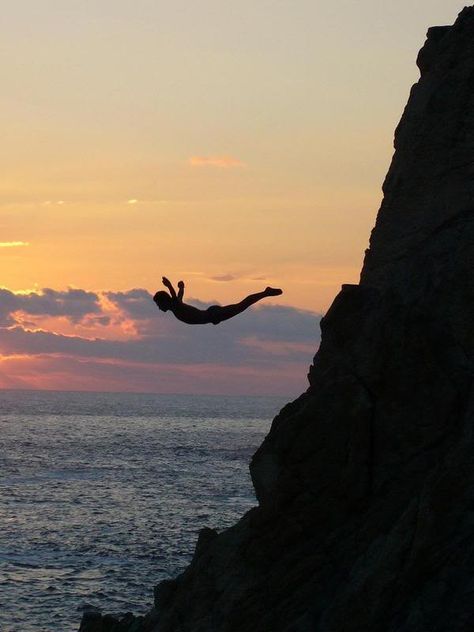 Cliff diving! After feeling good about the swimming. Ocean Cliff, Cliff Jumping, Blue Lagoon Iceland, Cliff Diving, Diving Board, Fear Of Flying, Pool Accessories, Radiohead, Extreme Sports