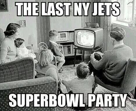 Last NY Jets Super Bowl Party! Nam June Paik, John Howe, Tv Watching, Television Set, Foto Vintage, Seinfeld, Vintage Life, Sports Humor, Watching Tv