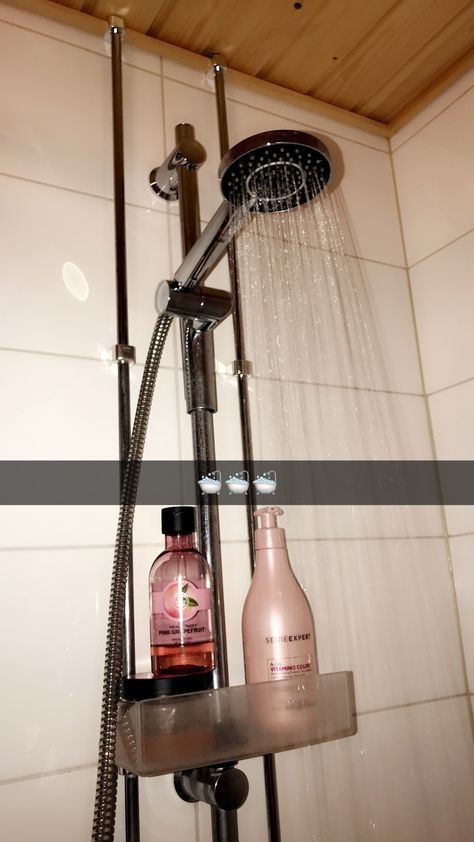 #snapchat #shower Shower Streaks Snapchat, Washroom Snapchat Story, Shower Snapchat Stories, Shower Snaps, Shower Snap, Shower Snapchat, Snapchat Makeup, Shower Pics, Snapchat Selfies