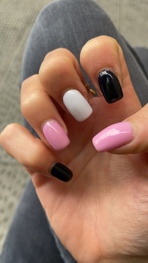 Valentine Nails Design, Nail Valentine, Pink Black Nails, White Lace Nails, Valentines Nail Art Designs, Pink White Nails, Valentines Day Nail Art, Black Gel Nails, Valentines Nail