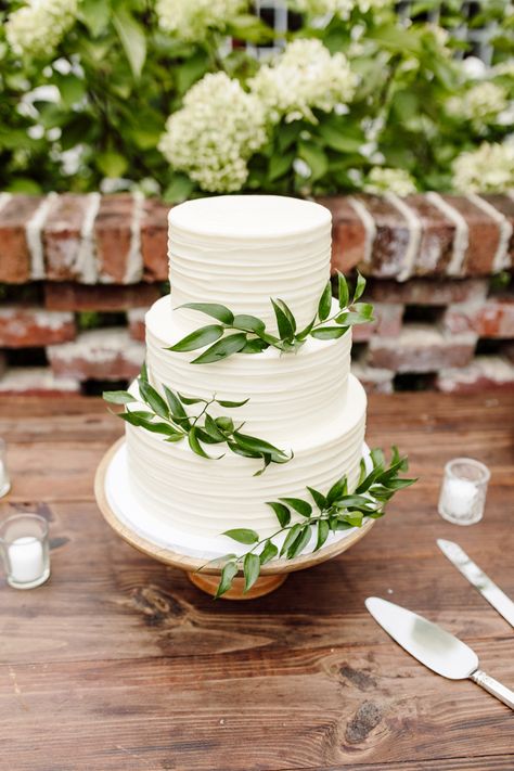 Single Tier Wedding Cake With Greenery, Wedding Cake Simple Eucalyptus, Simple White And Green Wedding Cake, Greenery On Wedding Cake, 3 Tier Wedding Cake With Greenery, Simple Eucalyptus Wedding Cake, Simple Wedding Cake Tropical, Simple Wedding Cake 3 Tier Fresh Flowers, Small Three Tier Wedding Cake