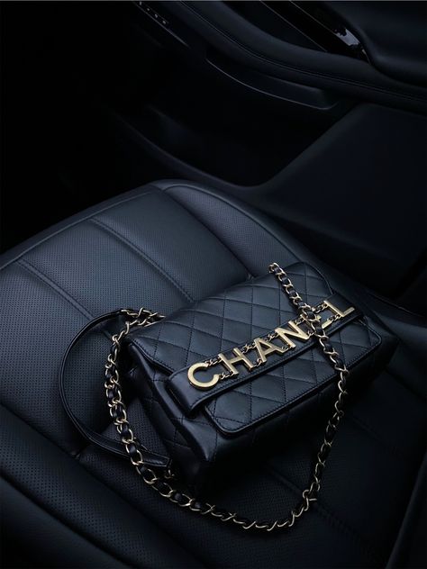 Amara Rossi, Chanel Aesthetic, Luxury Aesthetic, Luxury Suv, Chanel Black, Louis Vuitton Twist Bag, Black Aesthetic, Jewelry Bags, Dark Aesthetic