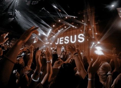 Christian Worship Aesthetic, Christian Church Aesthetic, Praise And Worship Aesthetic, Pray Photography, Church Girl Aesthetic, Worship Aesthetic, Christian Concert, Christian Photography, Christian Camp