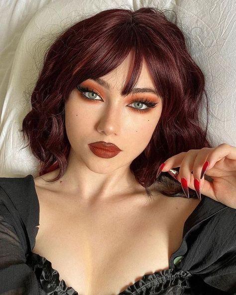 Red Hair With Bangs, Red Hair Makeup, Wine Red Hair, Short Red Hair, Red Hair Inspo, Wine Hair, Dark Red Hair, Long Layered Haircuts, Burgundy Hair