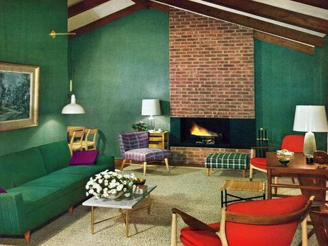 Dark, bold colours with a mid century brick fireplace Retro Living Room Furniture, 1950s Interior Design, 1950s Living Room, 1950s Interior, 60s Home Decor, 1950s Home Decor, Living Room Retro, Casa Retro, Interior Design Books