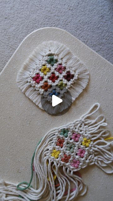 Macrame Trends 2024, Macrame How To, Macrame Coasters Diy Tutorial, Macrame Coasters Tutorial, Macrame Coasters Diy, Macrame Flower Tutorial, Coaster Macrame, Macrame Coasters, Macrame Flower