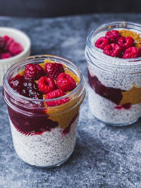 Peanut Butter And Jelly Chia Pudding, Gruau Overnight, Peanut Butter Chia Pudding, Raspberry Chia Pudding, Food Polls, Flavor Drops, Healthy Plates, High Protein Desserts, Preworkout Snack