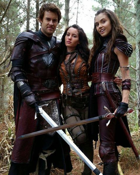 The Shannara Chronicles - Amberle Elessedil and Eretria with Ander Elessedil The Shanara Chronicles, Shanara Chronicles, Warrior Female, Ivana Baquero, Poppy Drayton, Shannara Chronicles, Steampunk Costume, Fantasy Novel, Armors