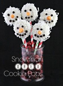 Love it?  Pin it to your HOLIDAY board to SAVE it! Follow Spend With Pennies on Pinterest for more great recipes! Click here to pin!   Here is a super fun no bake recipe that kids just love!  I made these this week for my girls with a few extra for... Oreo Snowman, Oreo Cookie Pops, Oreo Cookie Recipes, Kid Christmas, Cookie Exchange Party, Spend With Pennies, Christmas Cookie Exchange, Easy Holiday Recipes, New Year's Food