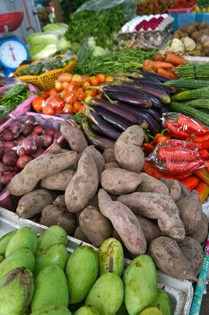 Banaue Public Market, Banaue, Mountain Province, Philippines I Photo by Melanie Wynne Pap Pasar, Snack Ideas Gluten Free, Gluten Free Snack Ideas, Gluten Free Healthy Snacks, Healthy Snacks Gluten Free, Market Story, Vegetables Market, Breakfast Gluten Free, Diet Gluten Free