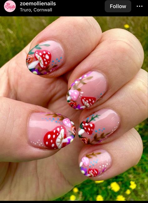 Green Plant Nail Design, Mushroom Nail Designs Simple, Spring Mushroom Nails, Cottage Core Nail Art, Mushroom Almond Nails, Mushroom Nail Art Designs, Mushroom Manicure, Pink Mushroom Nails, Nail Designs Mushroom