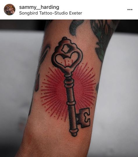 Traditional Tattoo Key, Skeleton Key Tattoo, Traditonal Tattoo, Key Tattoo Designs, Pineapple Tattoo, Key Tattoos, Key Tattoo, Tattoo Techniques, Traditional Tattoo Sleeve