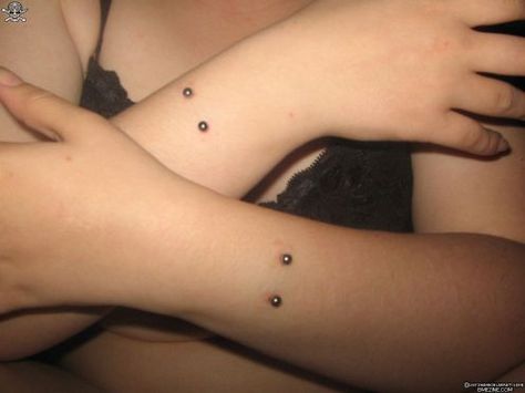 wrist piercing Arm Dermal Piercing, Body Mods Piercing, Arm Piercing, Hip Dermal Piercing, Wrist Piercing, Dream Piercings, Back Piercings, Surface Piercing, Cool Piercings