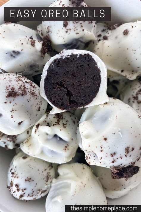 How To Make Oreo Balls, Party Recipes Appetizers, Oreo Balls Recipe 3 Ingredients, Oreo Desert, Crumbl Recipes, Oreo Snack, White Foods, Roblox Kid, Oreo Cake Balls