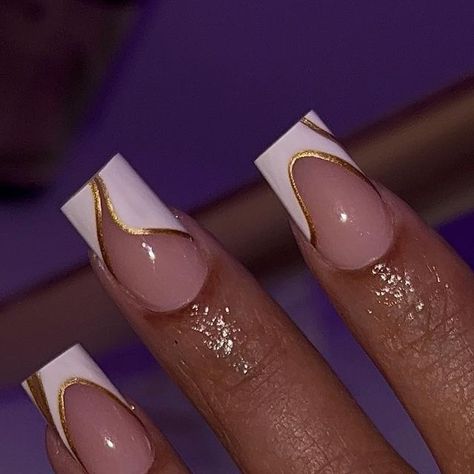 Nails Acrylic Inspo Medium, Gold Nail Designs Short, Graduation Nails Square, Gold Short Nails, Short Gold Nails, Medium Nail Designs, Short Prom Nails, Nail Inspo Coffin, Uni Nails