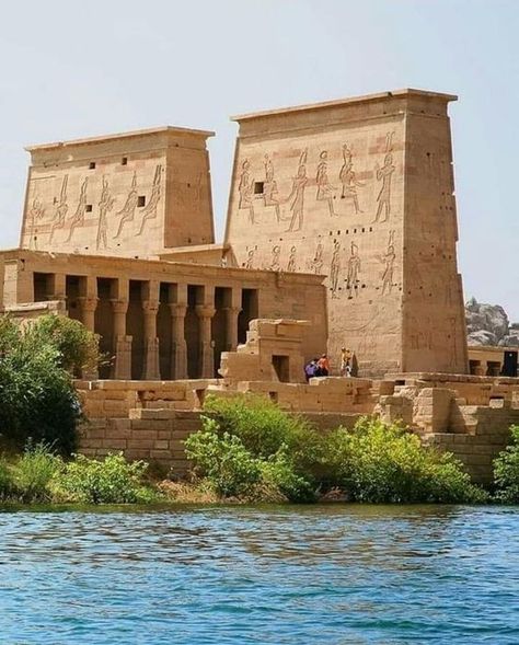 Ancient Egypt Architecture, Philae Temple, Egyptian Drawings, Ancient Egyptian Architecture, Aswan Egypt, Egyptian Architecture, Starověký Egypt, Places In Egypt, Architecture Antique