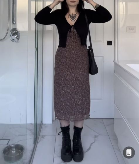 Summer Corporate Goth Outfits, Modest Gothic Outfits, Corporate Emo, Whimsigothic Outfits, Clothes Design Drawing, Black Midi Skirt Outfit, Clueless Closet, Edgy Work Outfits, Autumn Ootd